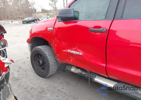 2011 Toyota Tundra Grade 5.7L V8 z USA, uszkodzony, nr VIN 5TFEY5F18BX102362